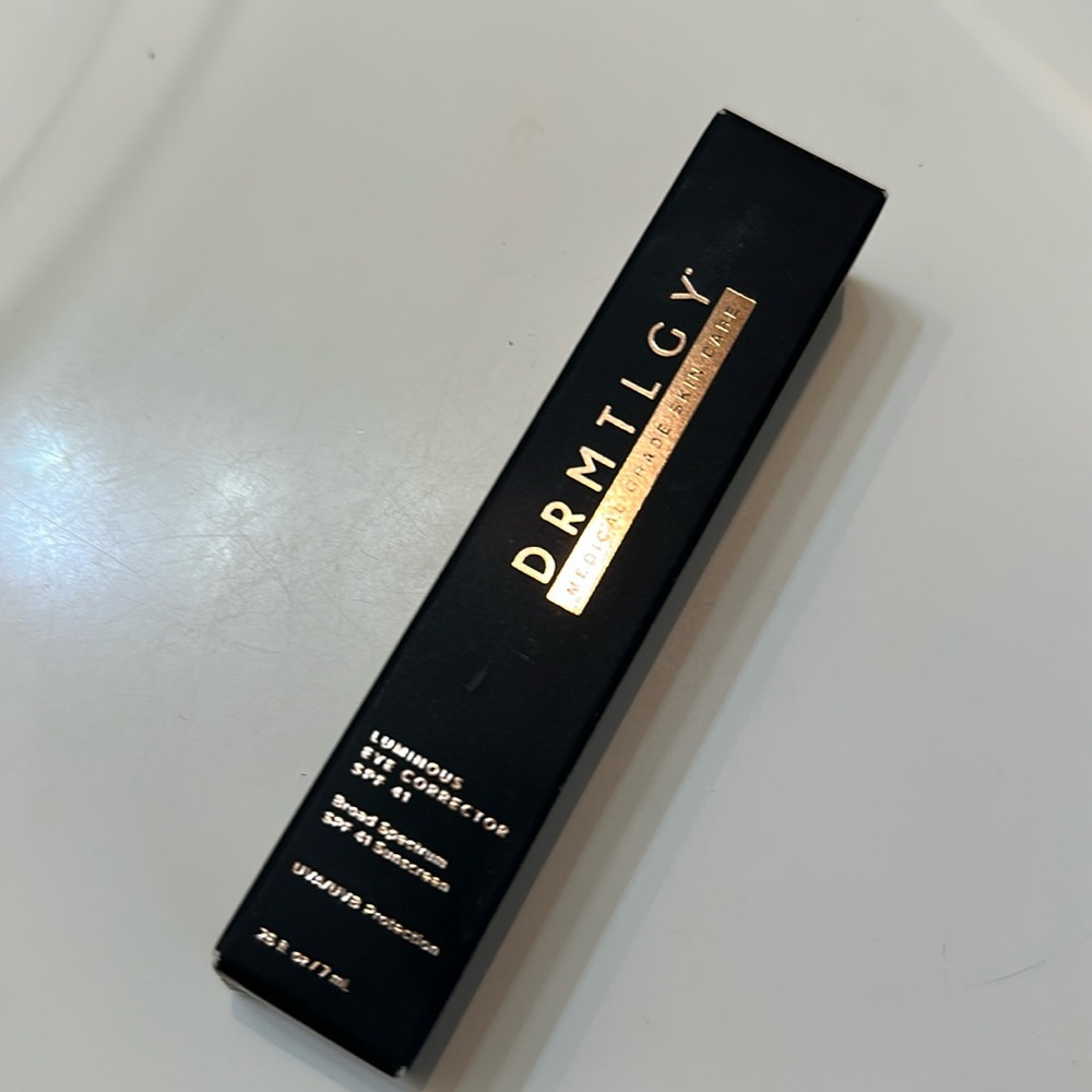 DRMTLGY Luminous eye corrector
